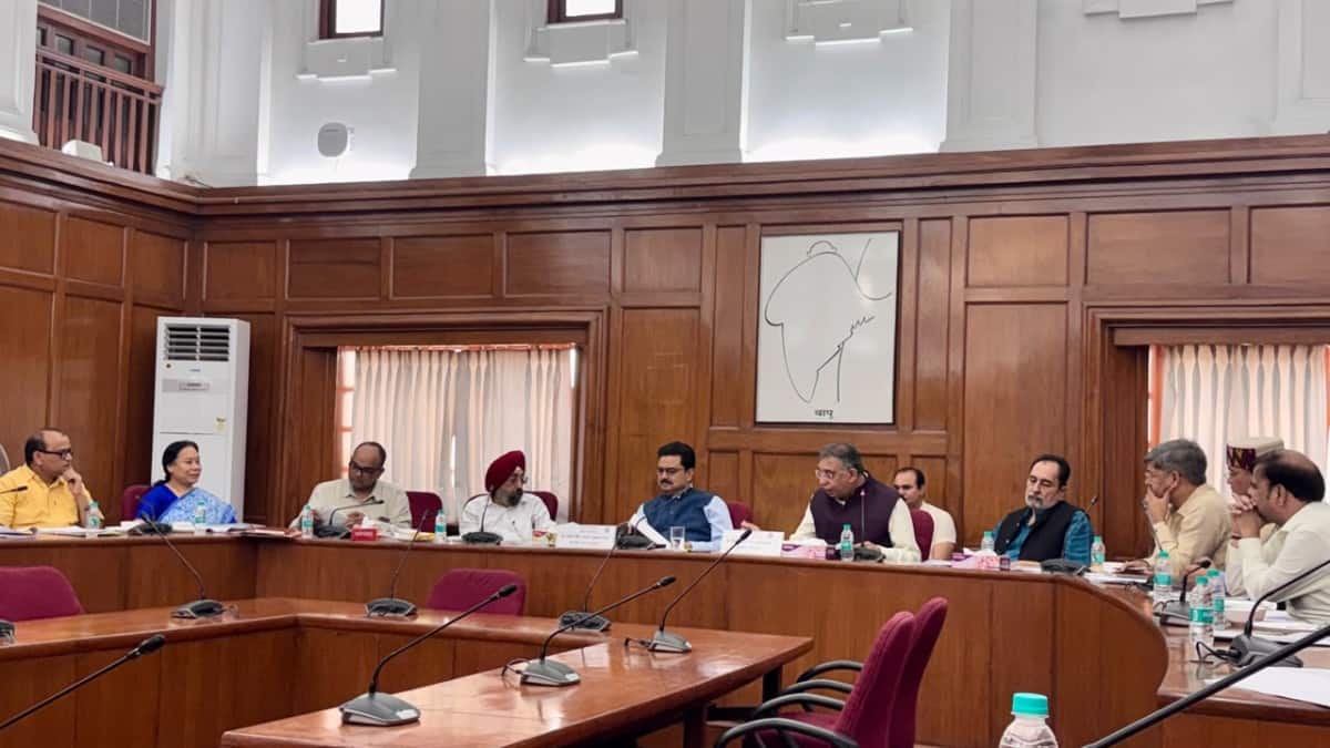 DU Vice-Chancellor Yogesh Singh reviews preparations for the 103rd convocation.