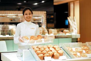 Hospitality diplomas: Train for free, get a top job