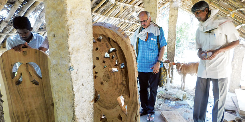 Village craft: C Shambu Prasad at Madhavamala, Andhra Pradesh  (Source: Grassroutes Journeys)