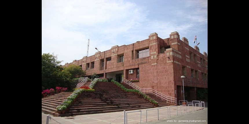 Jawaharlal Nehru University, Administrative Block (Source: Wikimedia Commons)