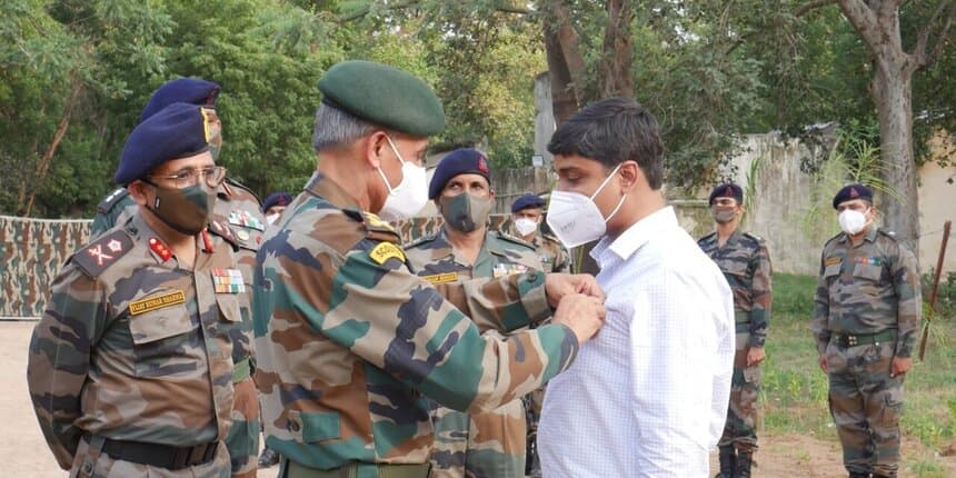 IIT Gandhinagar professor gets Commendation Card from the Indian Army