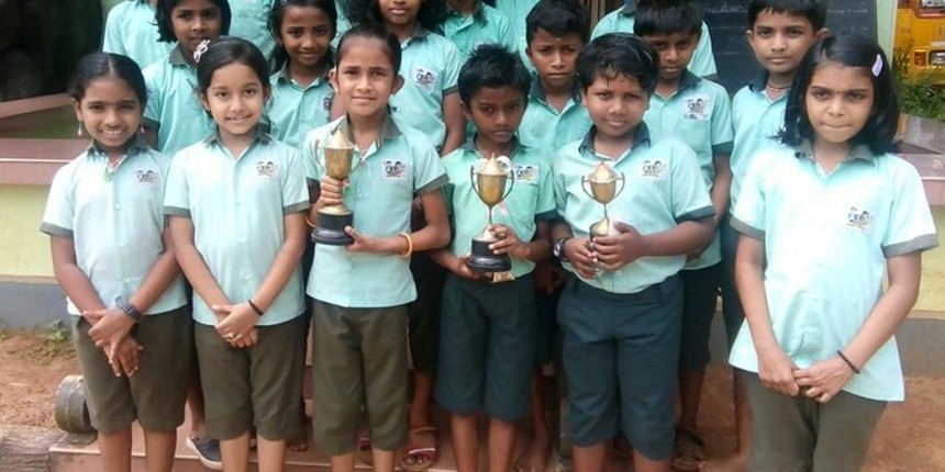 Kerala Valayanchirangara LP School students now wear same uniform (Source: Twitter)