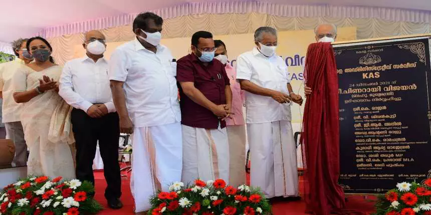 Image source: https://twitter.com/vijayanpinarayi ; KAS Exam: Chief Minister Pinarayi Vijayan inaugurates first batch of Kerala Administrative Service (KAS) officers under government of Kerala who cleared the KPSC KAS exam