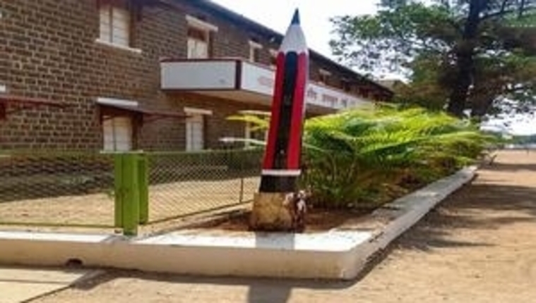 Maharashtra School Transforms Dead Tree Stump Into 6-Feet Pencil