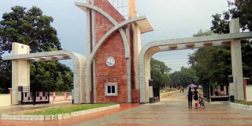 Students go on rampage in Sambalpur University demanding online exam