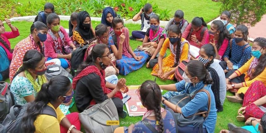 Students and alumni of Kamala Nehru Polytechnic college for Women protesting outside college premises (Picture credit: Facebook/Swathi Maniputri)