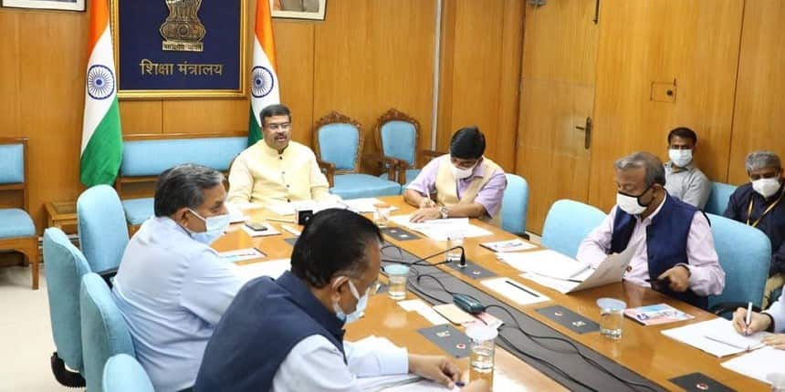 Dharmendra Pradhan meets vice-chancellors of central universities