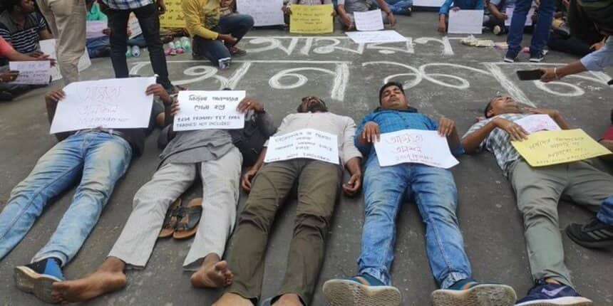 TET candidates on their sit-in outside the West Bengal Board of Primary Education office. (Picture: Twitter @Sougata_Mukh)