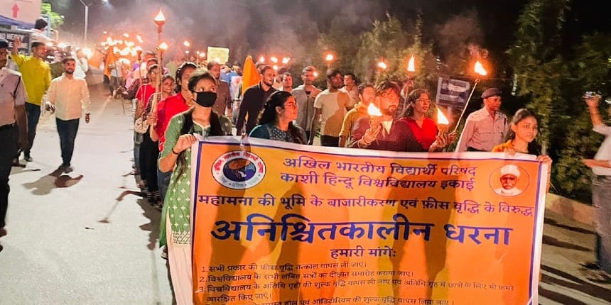 Torch procession by students of ABVP BHU against fee-hike (Image: Twitter/@abvp_bhu)