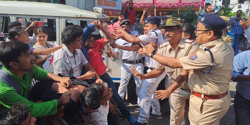 TET candidates protest in Kolkata (Image: Twitter/@MayukhDuke)