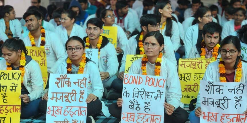 MBBS Students enter an indefinite strike. (Picture: Twitter-@/HMSA_hry)