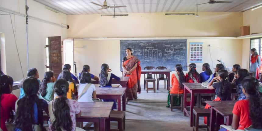 Students from richer households are more likely to enroll in private institutions in India for higher education.  (Representative Image: Shutterstock)