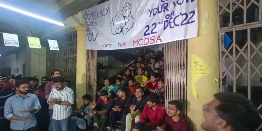 Calcutta medical college students sit on indefinite hunger strike demanding students union election (Image: Twitter/@subhajoy86)