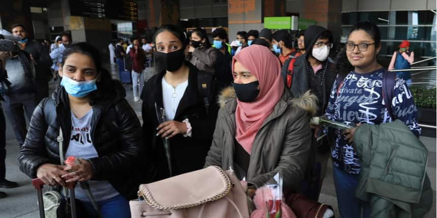 Indian students returning from Ukraine (Representational Image: Shutterstock)