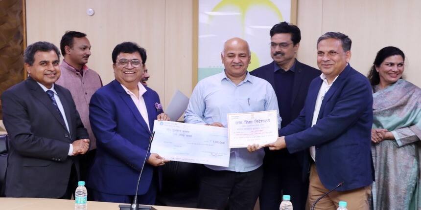 IP University professor Gulshan Kumar Dhamija receives Best Teacher Award from Delhi deputy CM Manish Sisodia