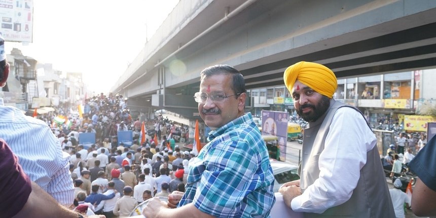 Arvind Kejriwal with Bhagwant Mann (Source: Official Facebook Account)