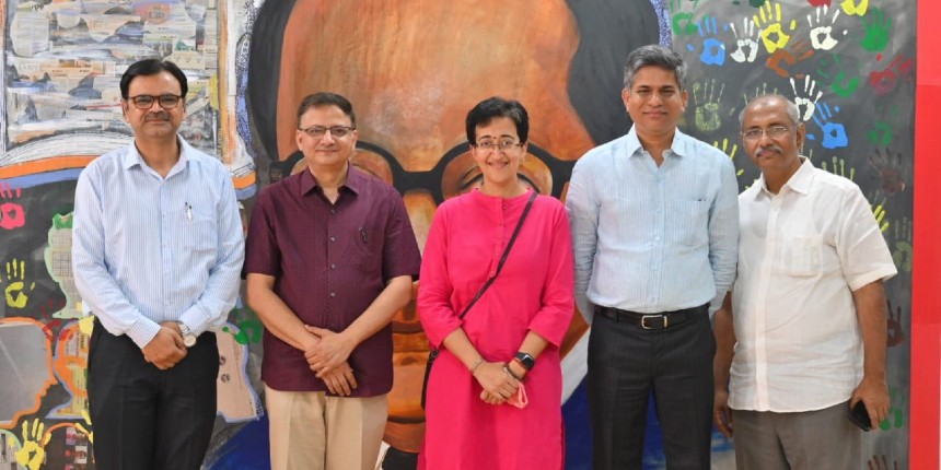 AAP leader Atishi Marlena along with regional secretary of CBSE School Management Association and others (Source: Twitter/@AtishiAAP)