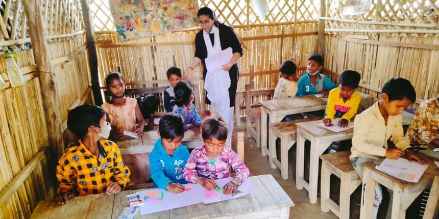 Students during a session at the Yamuna Khadar Patshala (credit: Yamuna Khadar Patshala )