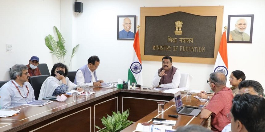 Dharmendra Pradhan in the meeting with education ministry officials (Source: Official Twitter Account)