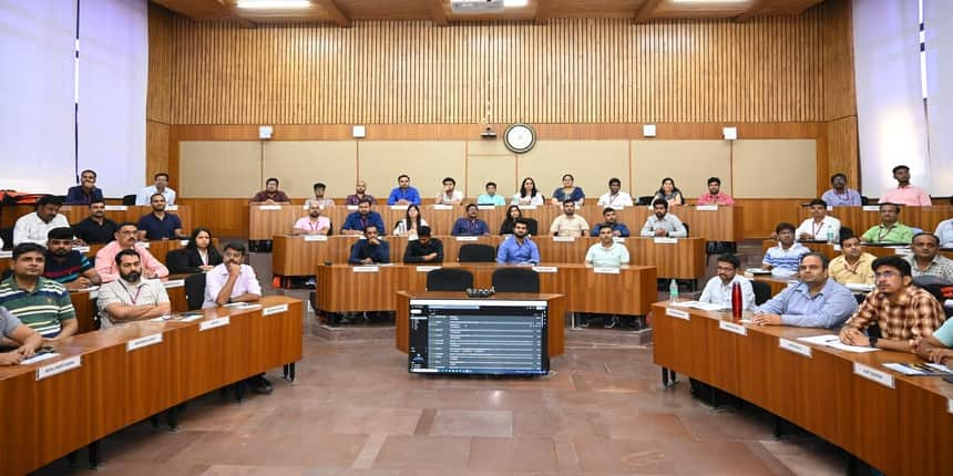 IIM Udaipur PGDBA WE 2022-23 batch (Image: IIMU)