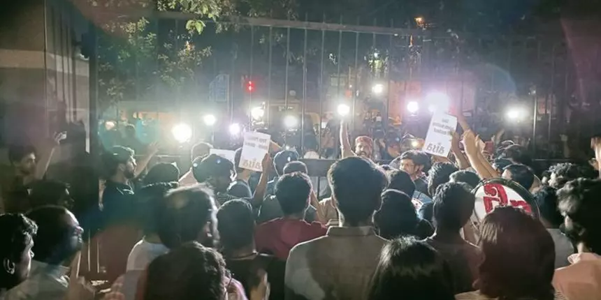 JNUSU protesting against the demolition of the house of activist and former JNU student Afreen Fatima (Image: Twitter/@aishe_ghosh)