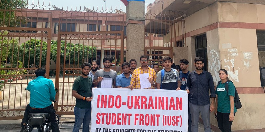 Ukraine-returned Indian medical students protest outside NMC, Delhi (Source: IUSF)