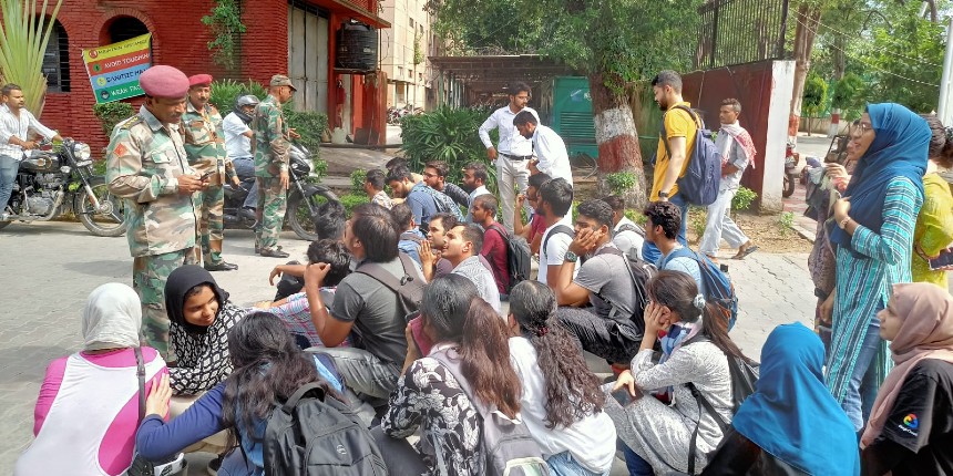 Jamia Millia Islamia students protest demanding reopening of hostel