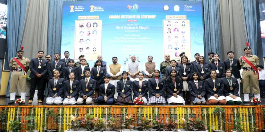 Union education minister Dharmendra Pradhan with Super25 contest winners (Image: Official Twitter)