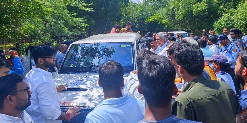 ABVP activists gherao JNU rector (Source: Official statement)