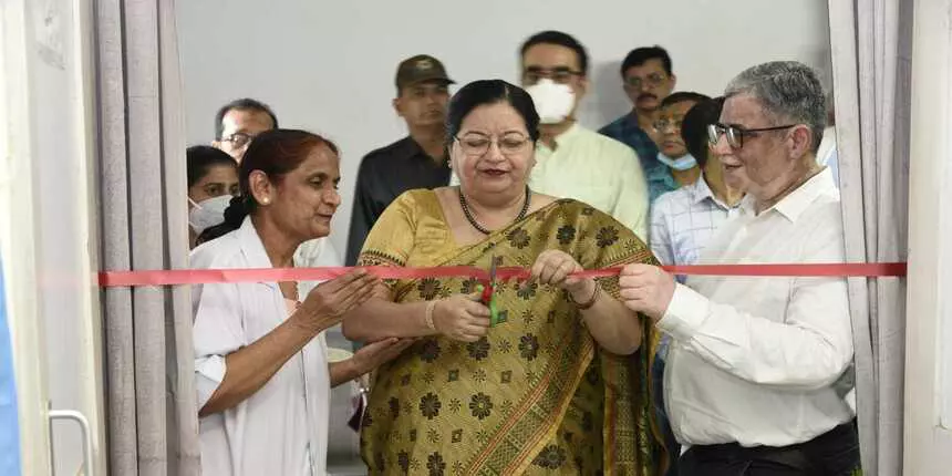 Jamia Millia Islamia vice-chancellor Najma Akhtar inaugurating free Covid vaccination camp (Image: JMI)