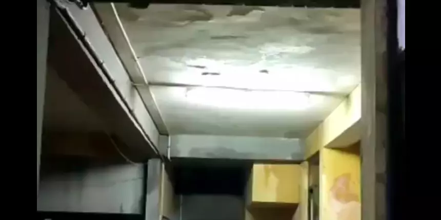 JNU Hostel: A video grab of ceilings leaking after heavy rains in Delhi (Image: Twitter/@JNUSUofficial)