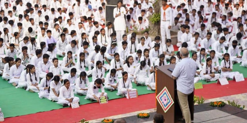 Delhi education minister Manish Sisodia at Sarvodaya Co-Ed School, IP Extension (Image: Twitter/@msisodia)