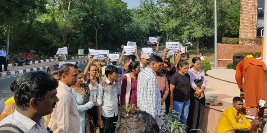 JNU students protest demanding administration to address the issues faced by students on campus.