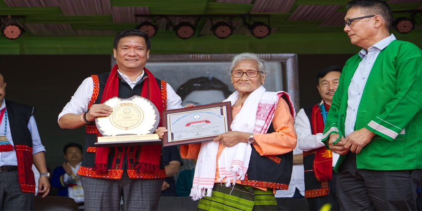 Arunachal Pradesh CM Prem Khandu feliciated 10 alumni of GSS, Balek. (Image: Twitter)