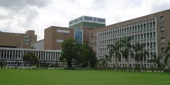 AIIMS Delhi said petitioners are working on contractual basis even after their term expired in 2014 due to the interim orders passed by the tribunal, the HC. (Image: Official website)
