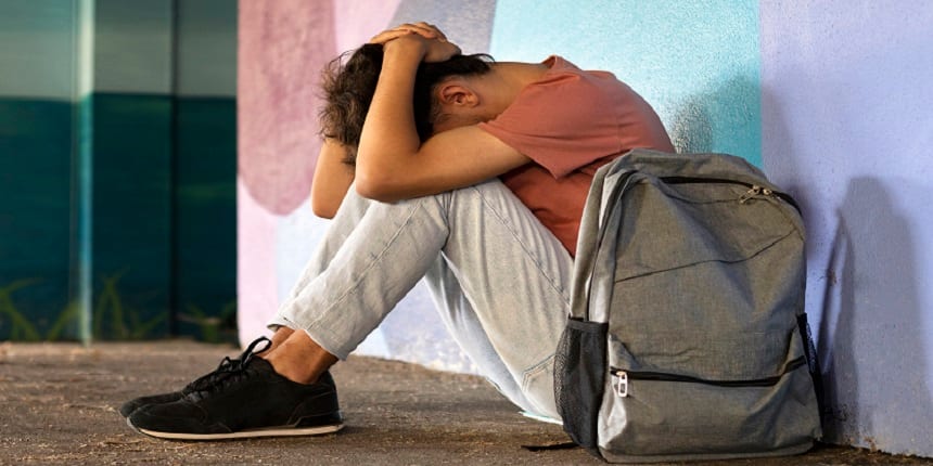 NEET aspirant's body was found hanging from ceiling fan by his roommate. (Image: Freepik)