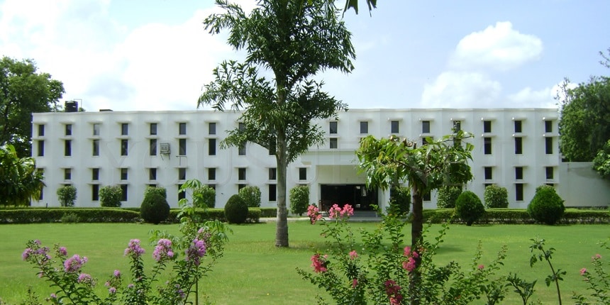 AMU non-teaching staff stage demonstration (Image: Wikimedia Commons)