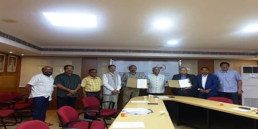 UoH signed an agreement with Team Lease edtech on offering diploma courses. (Image: UoH)