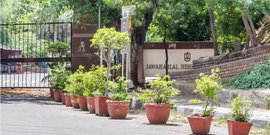 JNU campus walls were white washed to removed slogans. (Image: Wikimedia Commons)