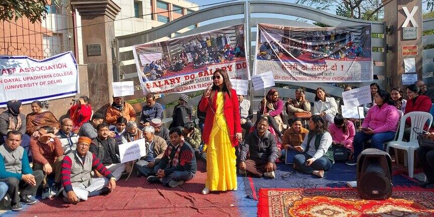 Deen Dayal Upadhyaya College protest. (Picture: Twitter- @/mssrisa)