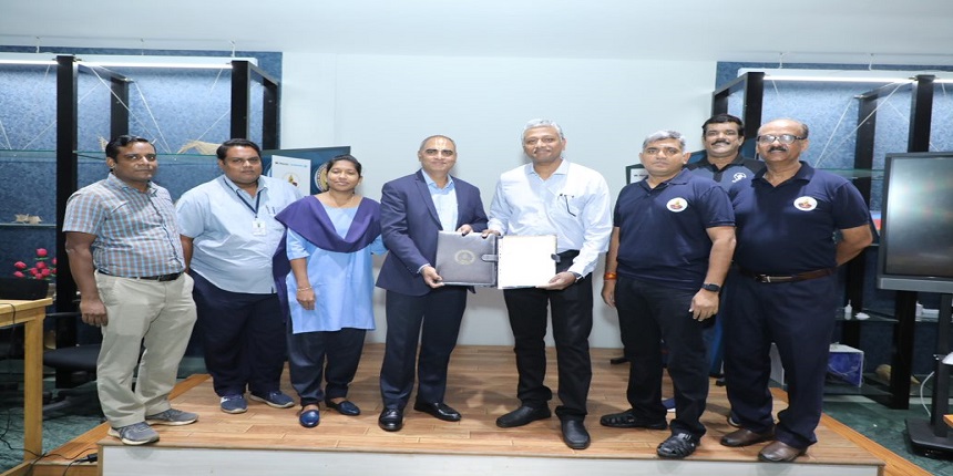 Professor Manu Santhanam, Dean, (ICSR) and S Sarathi, Group President, Anand Group, Joint Managing Director, MS HLMAIL, displaying the agreement (Image: Official Release)
