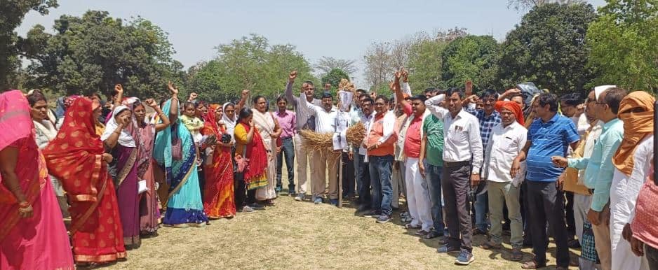 Government schools teachers protesting against new recruitment rules in Buxar district. (Picture source: Special Arrangement)