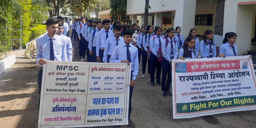 Maharashtra agriculture engineering students protesting against MPSC syllabus change for agriculture officer jobs. (Image: Special Arrangement)