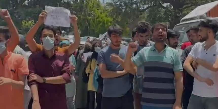 MBBS students hailing from Kashmir holding protest to demand action against the perpetrators of the incident. (Image: Special Arrangement)