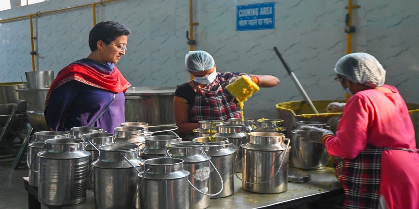 Atishi inspects a centralised kitchen (Image Source: Twitter @AtishiAAP)