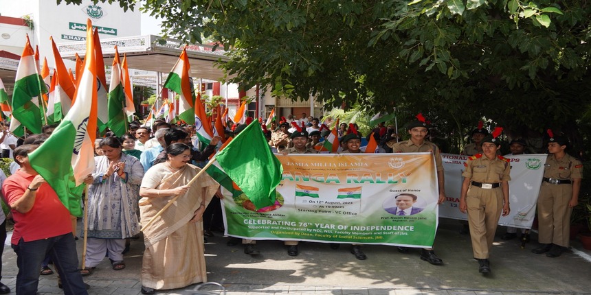 After the rally the volunteers distributed the National Flag in nearby localities.