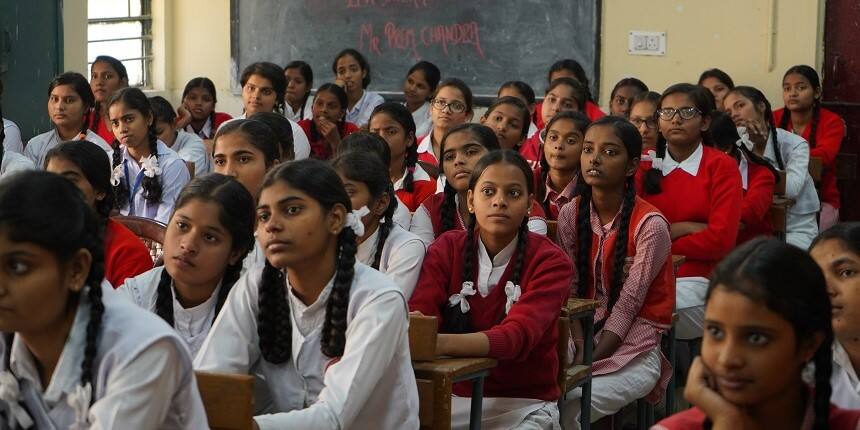It is alleged that the school health service in MCD schools has been discontinued