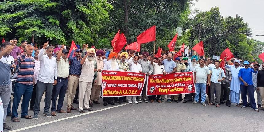 The union targeted the state government for spending several crores on advertisement