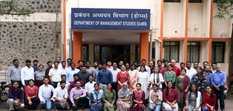 EMBA प्रोग्राम को कामकाजी पेशेवरों के व्यस्त शेड्यूल के हिसाब से डिजाइन किया गया है। (इमेज-आधिकारिक)