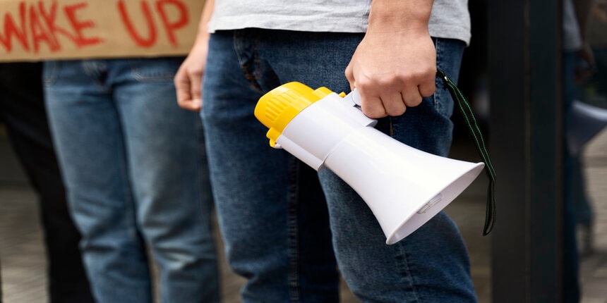 Teacher's held protest against delayed salaries. (Source: Freepik)